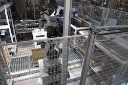 With the help of special grippers and high-resolution 2D cameras, the two NJ-40 articulated robots pick a series of bottles from the partitioned cases used for shipping.