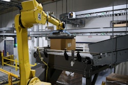 A Fanuc M-710iC/45M medium-payload, six-axis delta robot picks a case from the palletizer infeed for loading onto a pallet in one of 50 different configurations.
