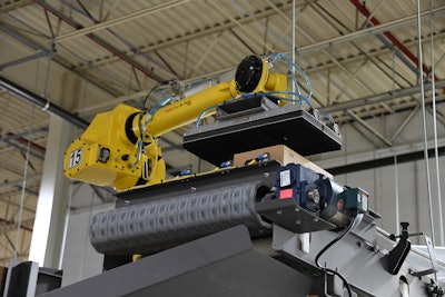 The robot uses a Venturi-style vacuum-pad gripper with multiple zones that allow a range of regular slotted container (RSC) sizes to be picked up for optimized pallet patterns.