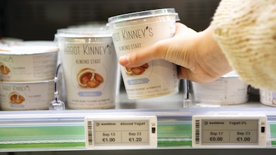 As products get closer to their expiration date, prices are dropped accordingly, creating an incentive for consumers to purchase near-expiration fresh foods if they intend to consume them soon. German retailer and wholesaler METRO tested the concept with provider Wasteless and is rolling it out over more stores.