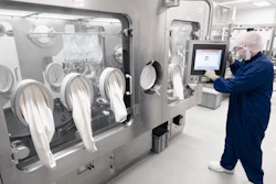 Alcami selected a line with isolator technology from Syntegon, which effectively separates production areas and personnel, contributing to the highest hygiene and safety standards.