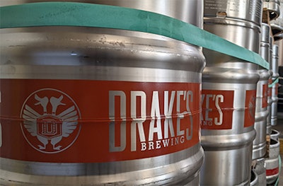 Rubber pallet bands gave Drake’s Brewing an alternative to shrink-wrapping its empty kegs to move them around the facility, saving the brewery 565 lb of plastic waste in the first year of use.