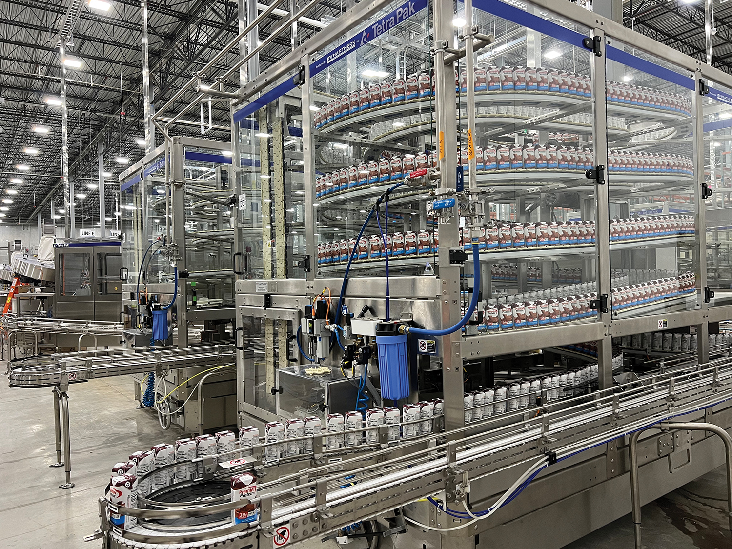 The greenfield project enabled SunOpta to optimize production, improve the flexibility of its systems, and accommodate new product lines, including 330 mL protein drinks.