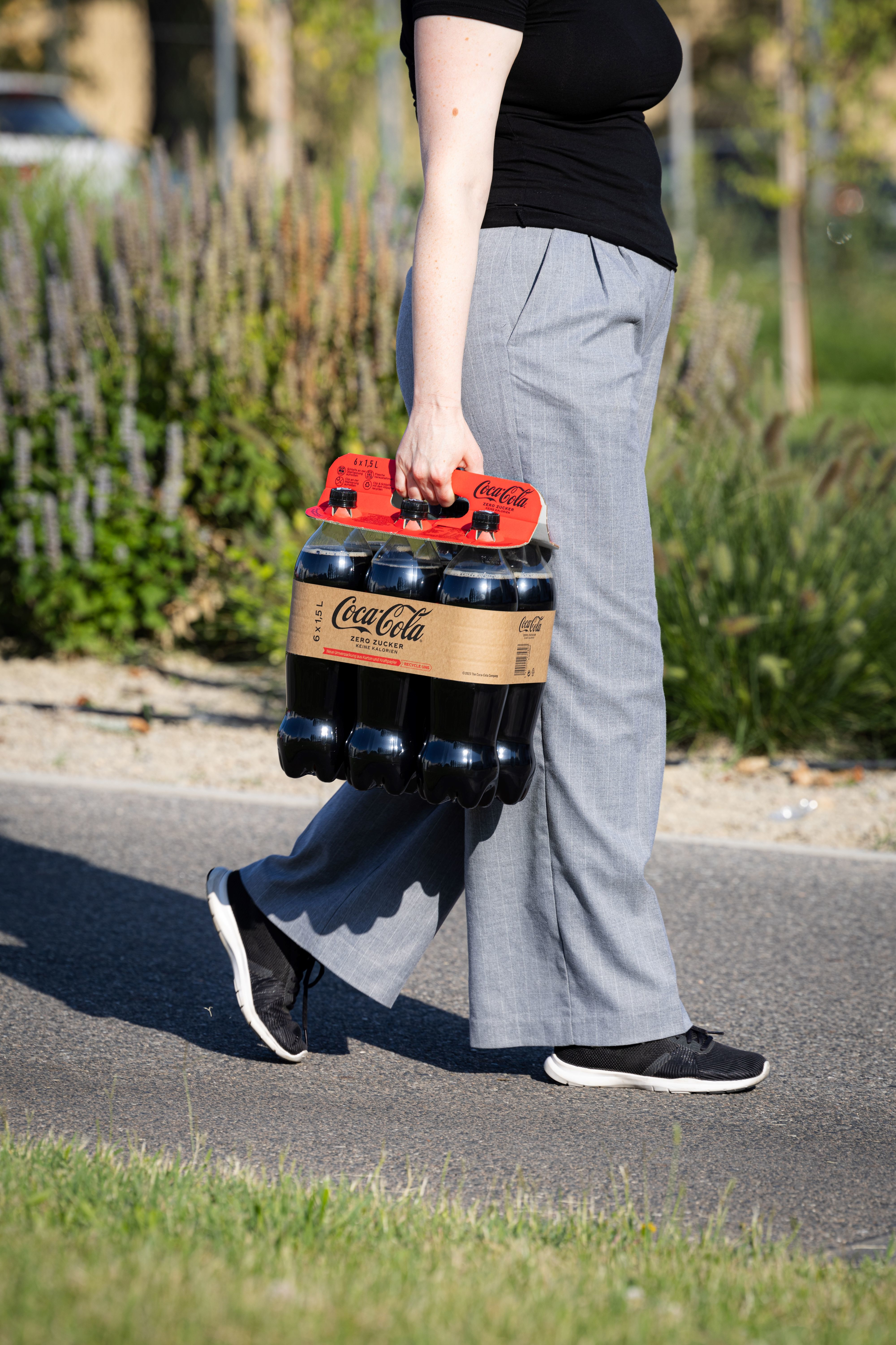 Coca-Cola HBC Austria Replacing Plastic Handles With Corrugated ...