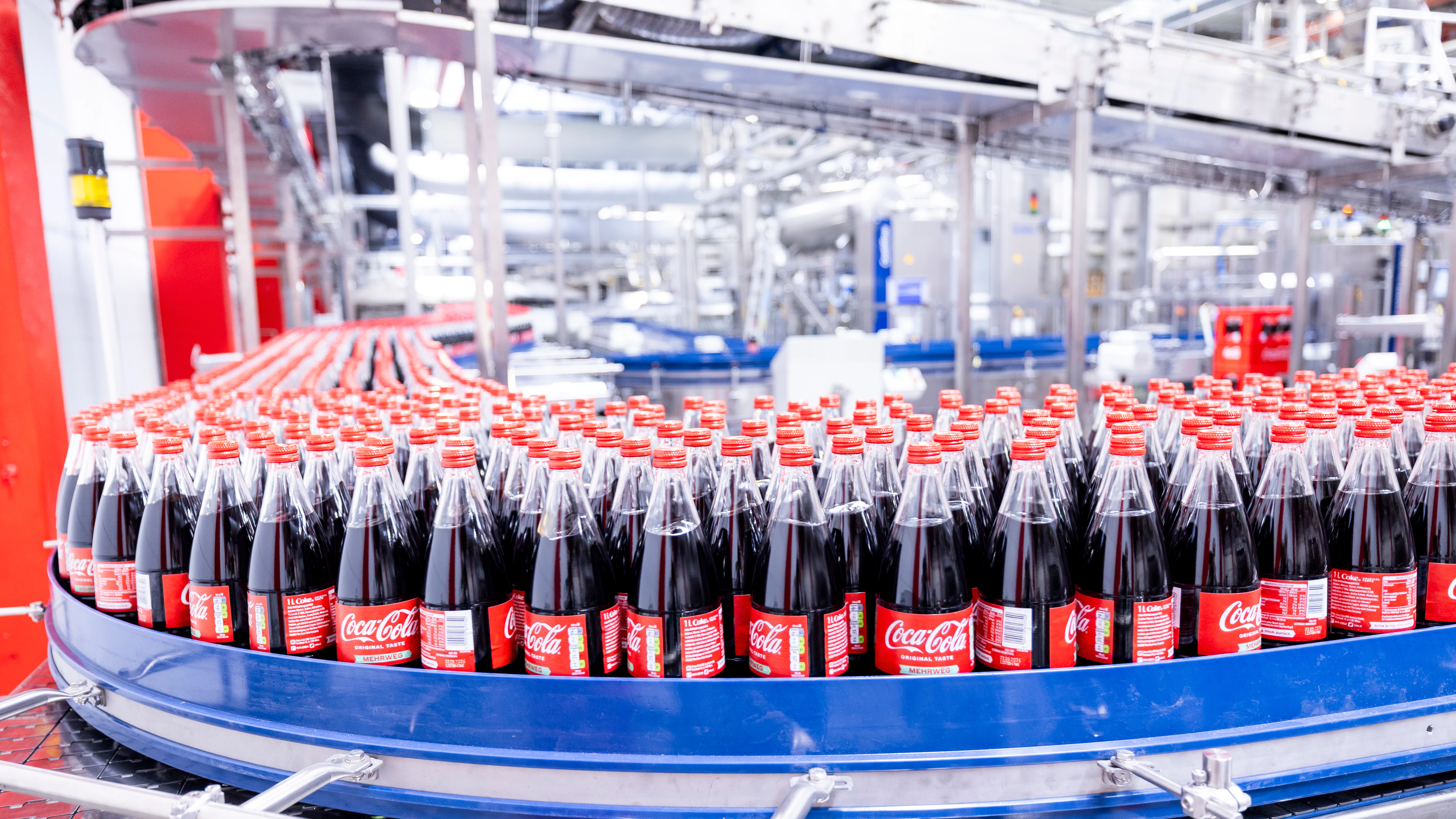 Coca-Cola Bottler Cuts Carbon with Returnable, Resealable Glass - Vimarsana News