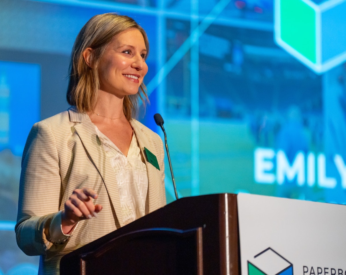 สภาบรรจุภัณฑ์กระดาษแข็งเลื่อนตำแหน่ง Emily Leonczyk ให้เป็นผู้บริหาร