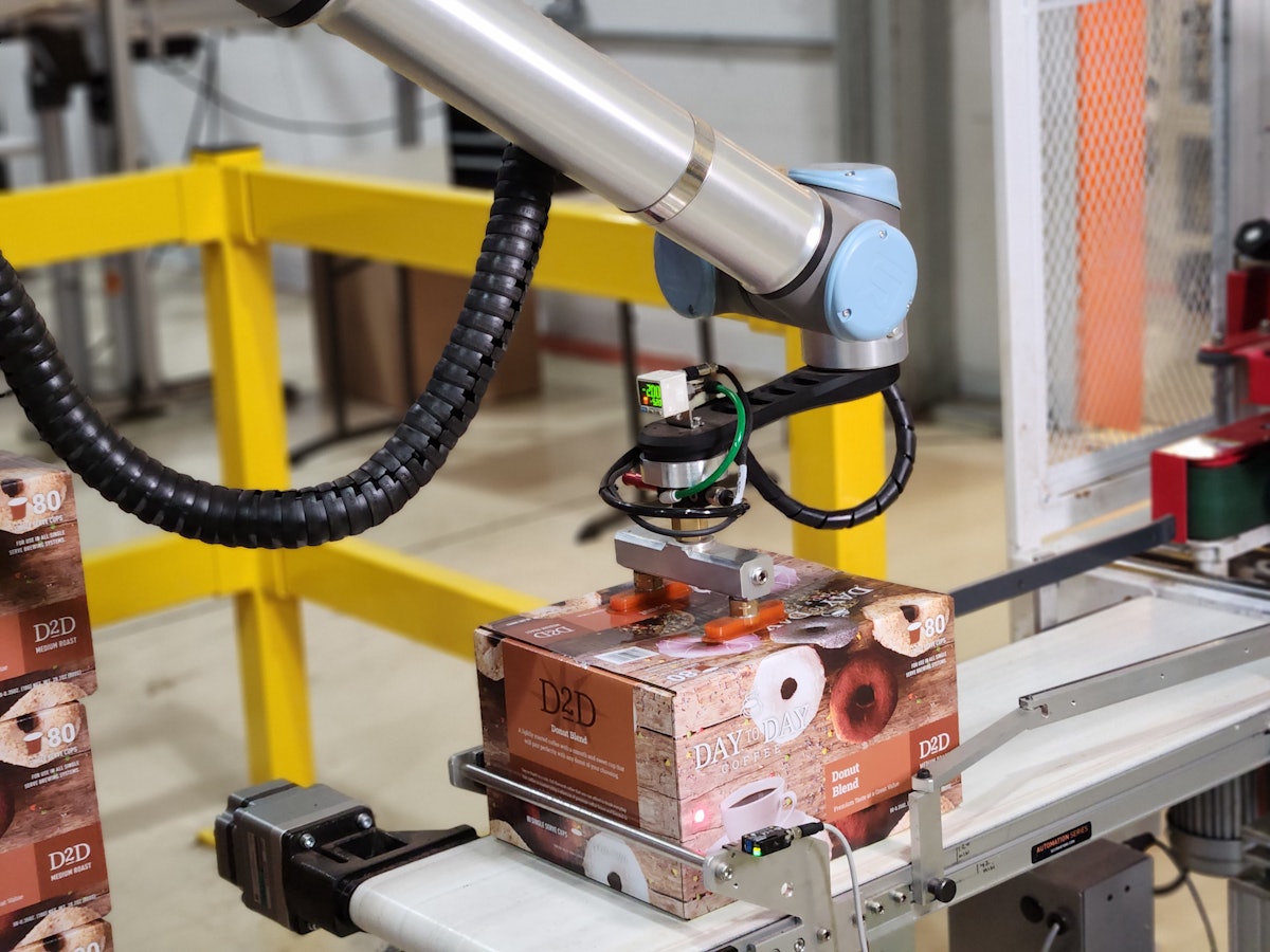 Coffee Company Napco Brands เพิ่ม Cobot Palletizer