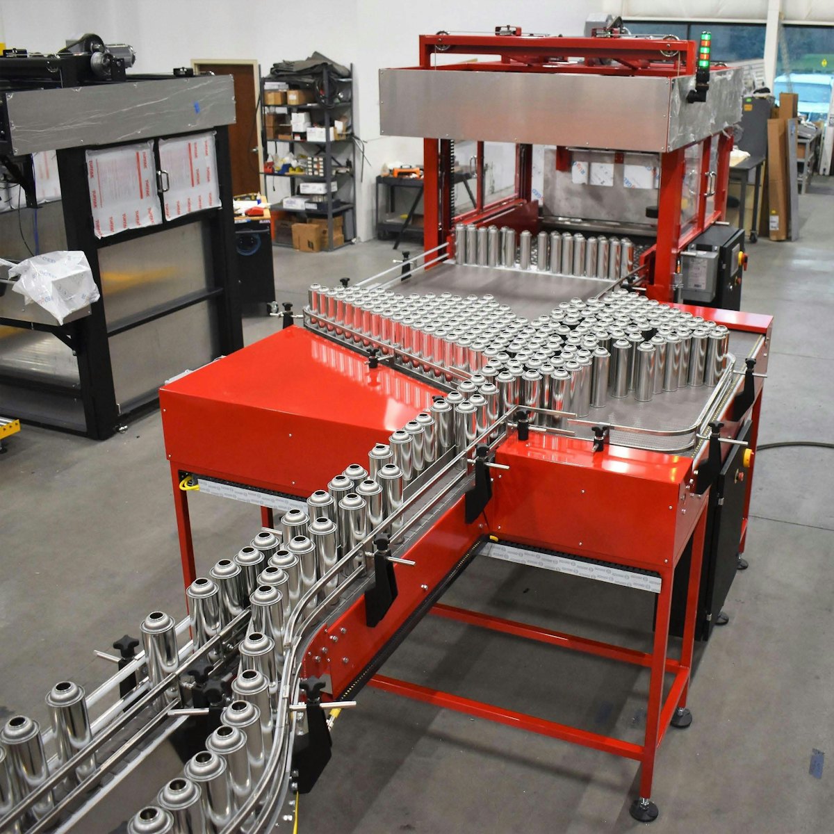 Ska Fabricating เพื่อจัดแสดงโซลูชันระบบนำออกจากพาเลทและสายพานลำเลียง