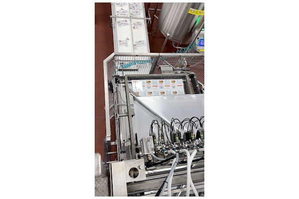 Designed for single-roll sachet production, the Hassia F600 produces four-sided sealed sachets at a pace of up to 80 cycles/min on as many as 16 lanes.