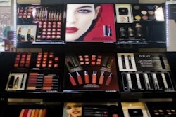 Chanel's new 'Le Volume' mascara packaging contains between 10% and 20% PCR aluminum, depending on the model.