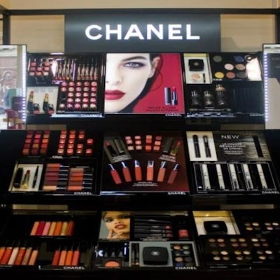 Chanel's new 'Le Volume' mascara packaging contains between 10% and 20% PCR aluminum, depending on the model.