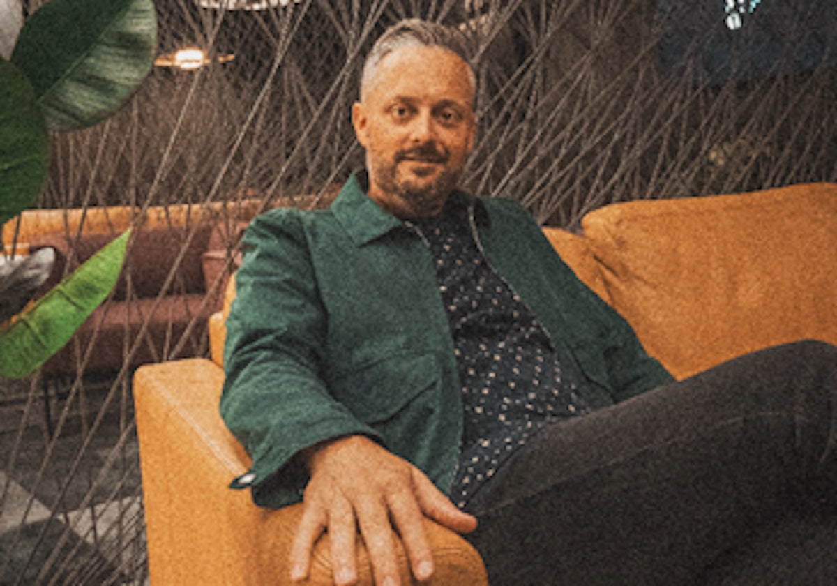 ตลกที่มีสาเหตุ: Nate Bargatze นำเสียงหัวเราะมาสู่ PACK