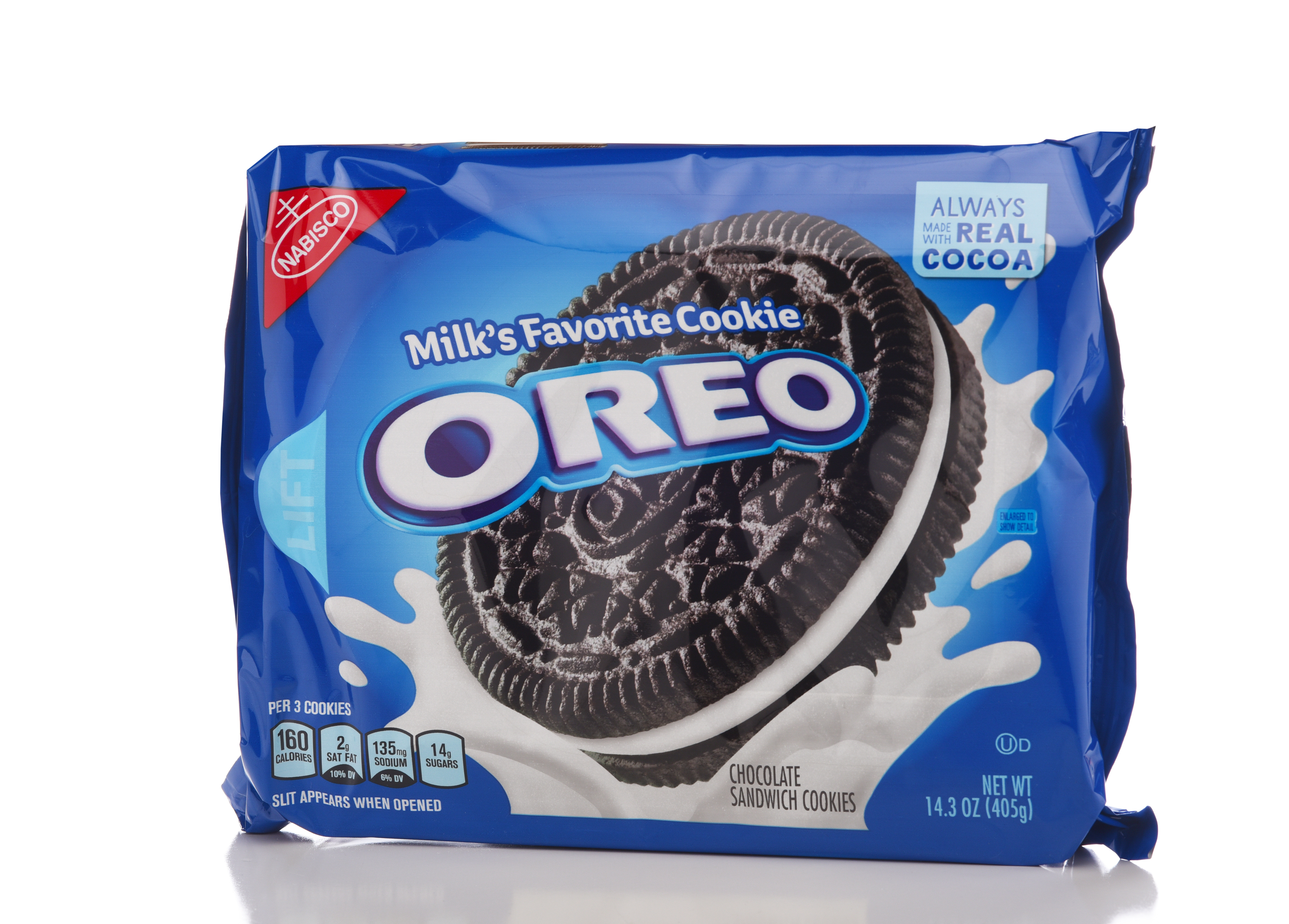 Aldi's chocolate sandwich cookie features blue packaging similar to that of Mondel&emacr;z's Oreo.
