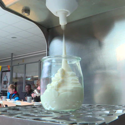 The system is targeted at collective food service environments, including schools, workplaces, hotels, hospitals, bulk shops, and fast-food outlets.