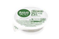 The updated Hetbahn rice bowl features a lid clearly marked with its use of 25% bio-based PP, highlighting CJ CheilJedang’s commitment to more sustainable packaging.