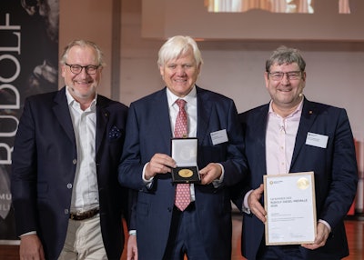 Pr122025 Hans Beckhoff Receives The Rudolf Diesel Medal Print Note Copyright