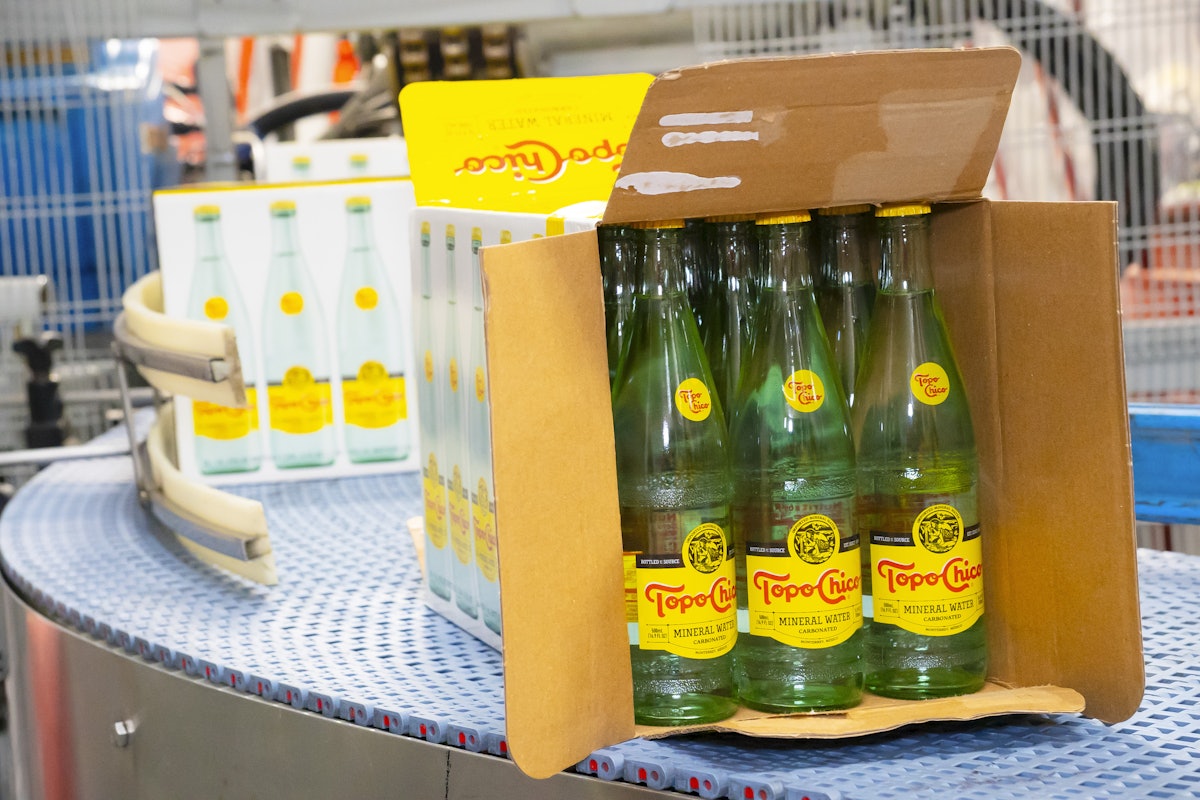 Topo Chico ของ Coca-Cola Innovates ในกรณีที่ติดกาวและปิดผนึก