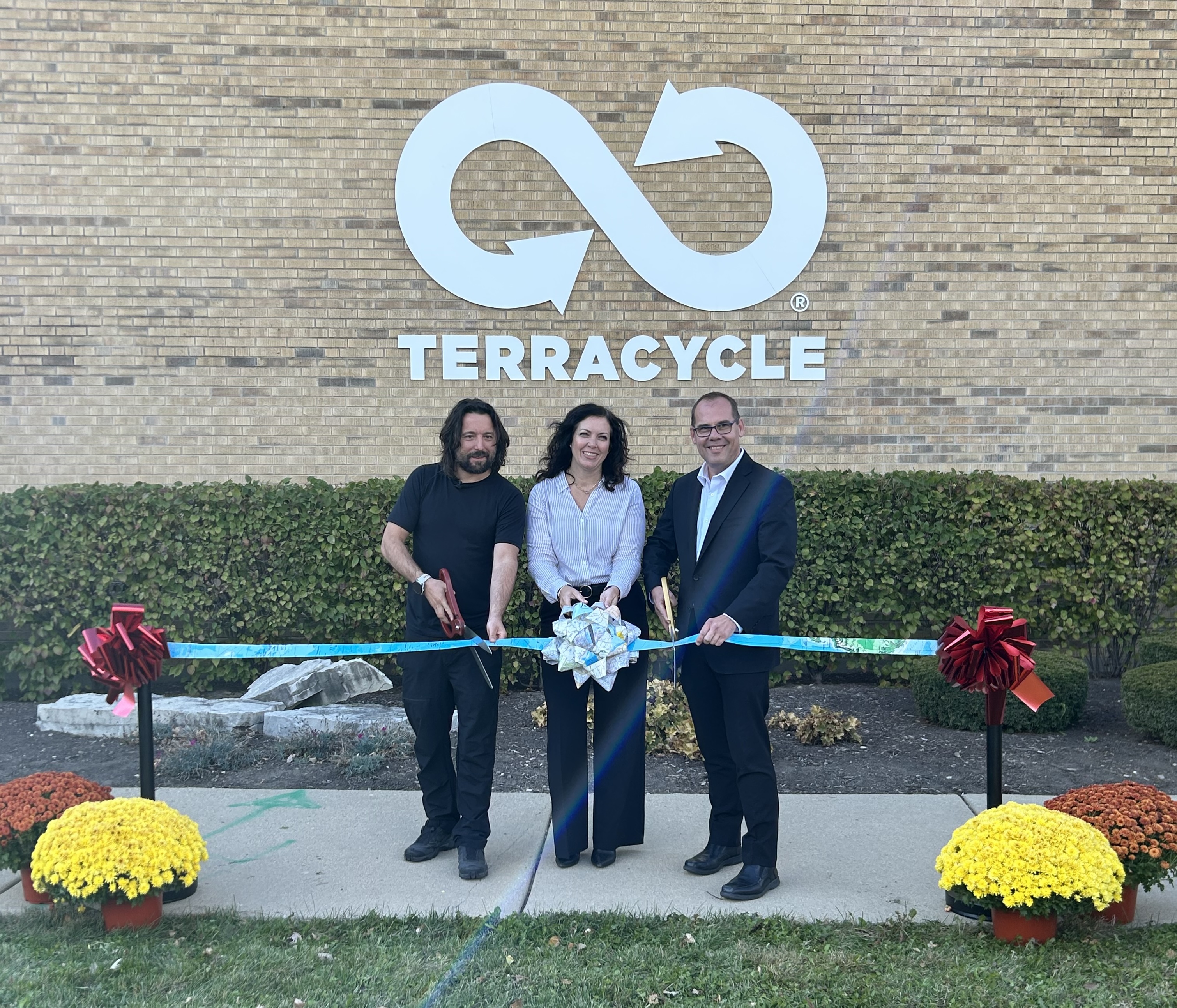 (l. to r.) Tom Szaky and Jen Eichorst of TerraCycle and Aurora, Ill., Mayor John Laesch cut the ribbon at the grand opening of TerraCycle&rsquo;s new North American Operations Center in Aurora.