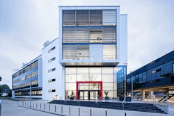The Inspiration Center Düsseldorf (ICD) is Henkel’s innovation hub, where experts collaborate with customers across 800 industry segments to co-create cutting-edge solutions. Featuring advanced labs and technology platforms, the ICD fosters sustainable and custom innovations.