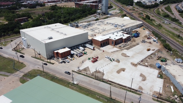 Site constraints include active rail lines that made construction challenging and define the site's footprint.