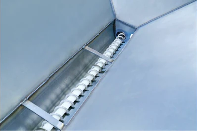 The hopper’s bottom features a U-shaped channel that exposes the flexible screw for the entire length of the vessel, allowing material entering the hopper at any point to charge the conveyor.