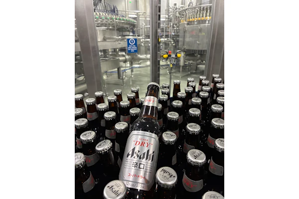 Both 12-oz (shown) and 21-oz bottles are filled on the line, and body labels in both cases promote the “Brewed in the USA” message.