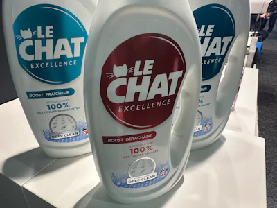 Le Chat Excellence detergent, sold in France, uses StarShine's on-demand metallization for the shine on its logo emblem rather than a full sheet of cold foil.