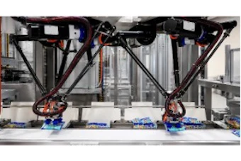 Large-format 3D printer with dual printing heads and metal frame structure in industrial workshop setting